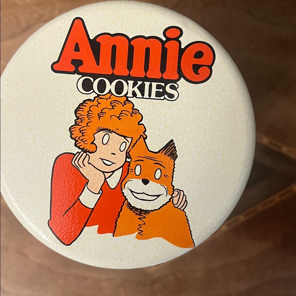 Vintage Annie Cookie Tin - Picture 5 of 7